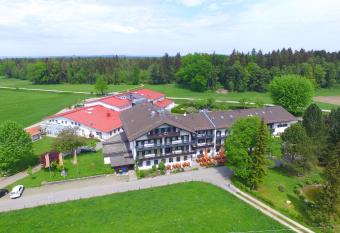 Farbinger Hof allows 18 year olds to book a room