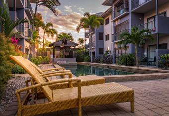 Southern Cross Atrium Apartments has Balcony rooms