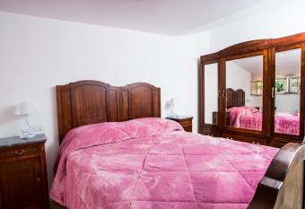 20TH Century B&B has Balcony rooms