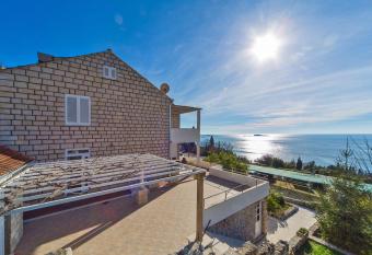 Villa Narona has Balcony rooms