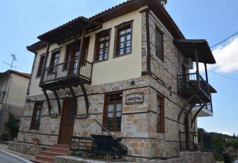 Strofi Ninas has Balcony rooms