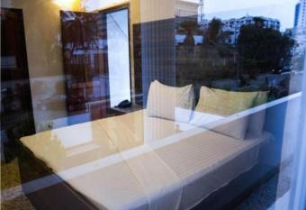 Motel Royal Fantasy has Smoking/Balcony rooms