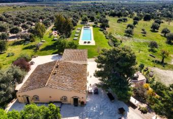 Terre Di Vendicari allows 18 year olds to book a room