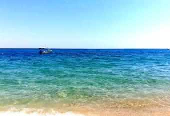 Coral Boutique Apartments has Balcony rooms