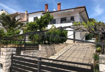 Casa Gremar has Balcony rooms
