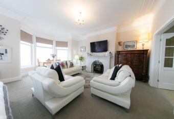 Kelvin House allows 18 year olds to book a room