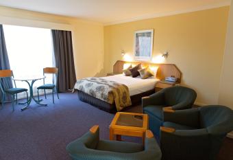 White Lace Motor Inn allows 18 year olds to book a room