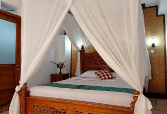 KARANG SARI Guesthouse has Balcony rooms