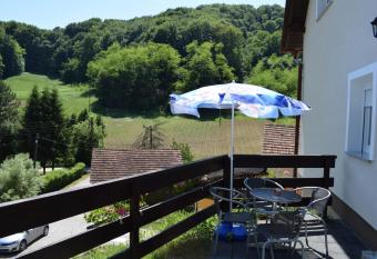 Apartmani Hu  ko has Balcony rooms