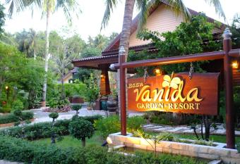 Baan Vanida Garden Resort has Balcony rooms