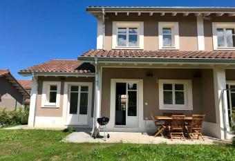 Casas en Muros de Nal  n (5km de Cudillero) has Balcony rooms