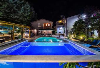 Guest House Milicevic has Balcony rooms