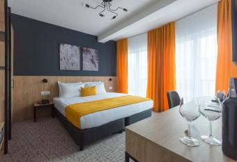 City Inn allows 18 year olds to book a room