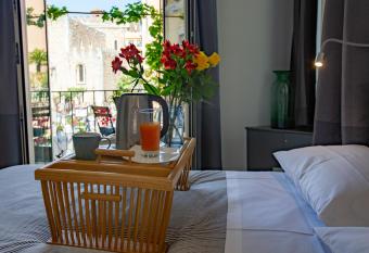 TaoMau - Duomo Square allows 18 year olds to book a room