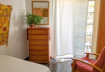Casa de Amig@s en Santa Cruz de la Palma allows 18 year olds to book a room