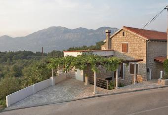 Apartments with a swimming pool Radovcici, Dubrovnik - 15908 has Balcony rooms