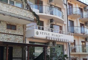 Style Place has Balcony rooms