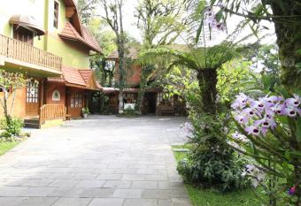 Pousada Monte Felice Recanto da Lua allows 18 year olds to book a room