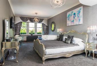 Windermere Suites allows 18 year olds to book a room