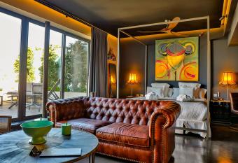 Hotel Lobby Room Sevilla has rooms with a private hot tub