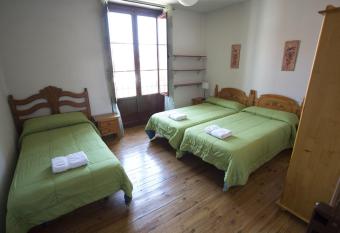 Pensi  n Sandoval has Balcony rooms