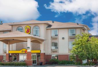 Super 8 by Wyndham High River AB allows 18 year olds to book a room