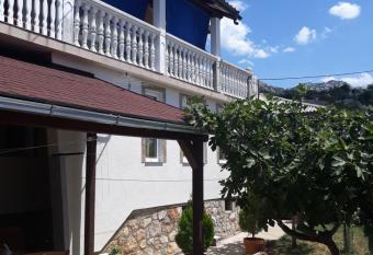 Ana & Stela has Balcony rooms