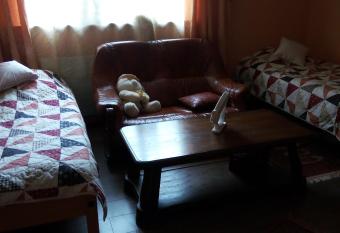 Gastzimmer f  r   bernachtung                                 allows 18 year olds to book a room