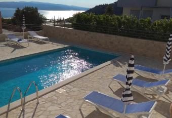 Apartments Marija Max allows 18 year olds to book a room