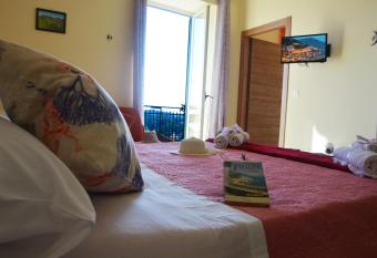 Il Paradiso Degli Dei has Balcony rooms