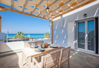 Nautilus Sea View Suite 6 has Balcony rooms