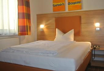 Hotel Art-Ambiente allows 18 year olds to book a room