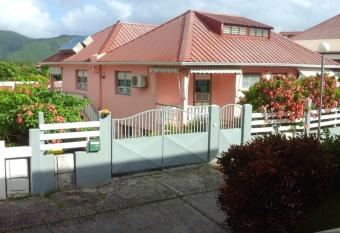 Studio a Sainte Anne a 400 m de la plage avec jardin clos et wifi allows 18 year olds to book a room