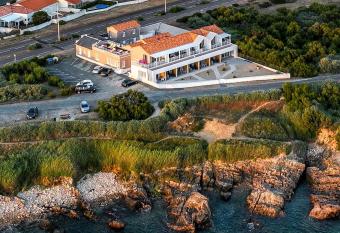 La Vigie Vacances allows 18 year olds to book a room