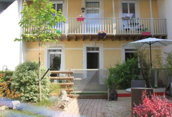 Le Logis GOUT - L Oustal has Balcony rooms
