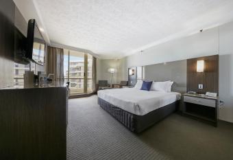 Novotel Surfers Paradise allows 18 year olds to book a room