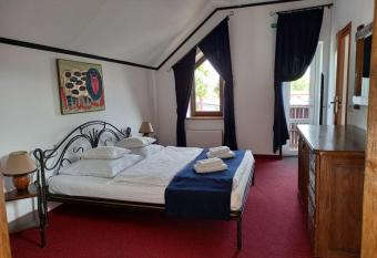 Hotel Complex Legenda has rooms with a private hot tub