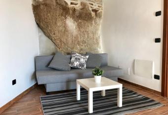 La Pietra Verde has Balcony rooms