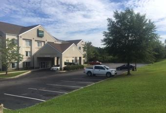 Budgetel Inns & Suites allows 18 year olds to book a room