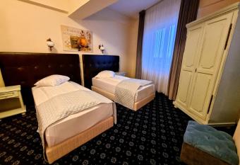 Hotel Coandi has rooms with a private hot tub