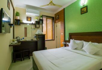 Blue Bell Cochin Airport Hotel has Balcony rooms