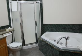 Slumber Lodge has Balcony rooms