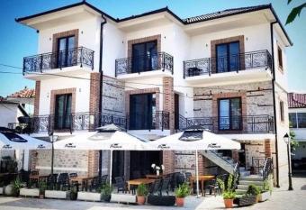 Vila Ilo has Balcony rooms