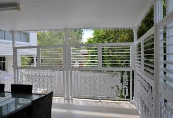 North Ryde Guesthouse has Balcony rooms