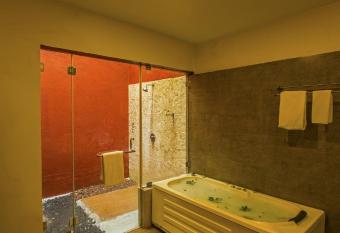 The Windflower Resort & Spa, Coorg has rooms with a private hot tub