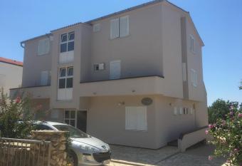 Apartmani Belobrk Potocnica allows 18 year olds to book a room