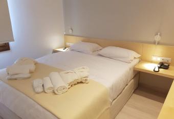 8kto allows 18 year olds to book a room