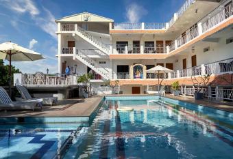 Hotel Mamallaa Heritage allows 18 year olds to book a room