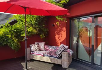 Gate 25 allows 18 year olds to book a room