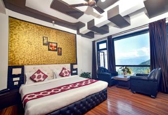 Sood s Himalayan Vista has Balcony rooms